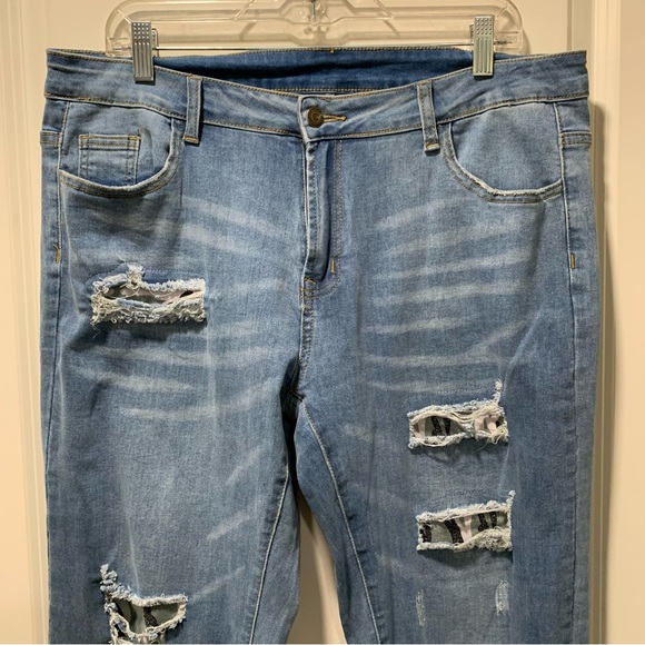 Women’s Ankle Destructed W/ Camouflage Backing Stretch Denim XL - Picture 5 of 11